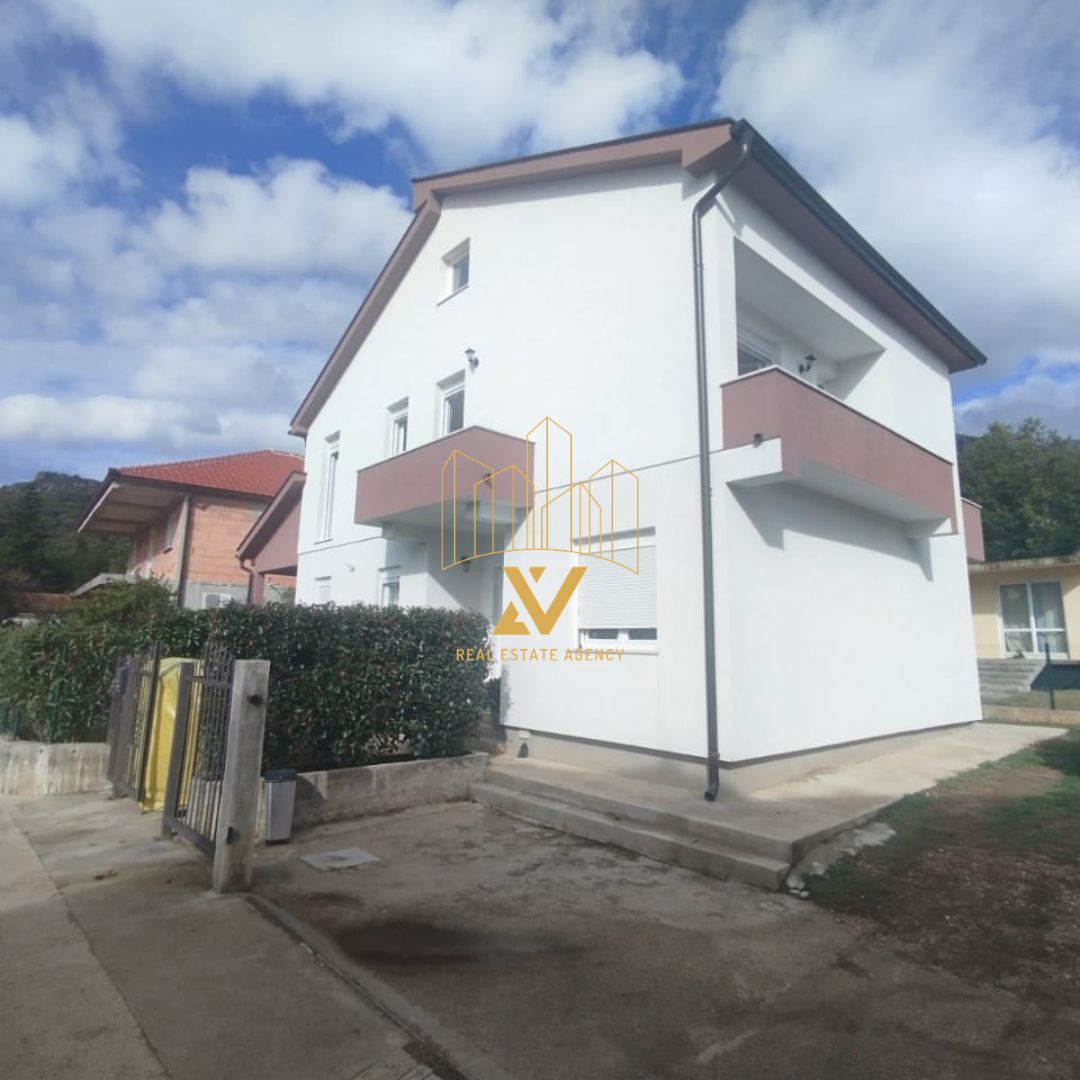 Porodična kuća na prodaju – Podi, Herceg Novi