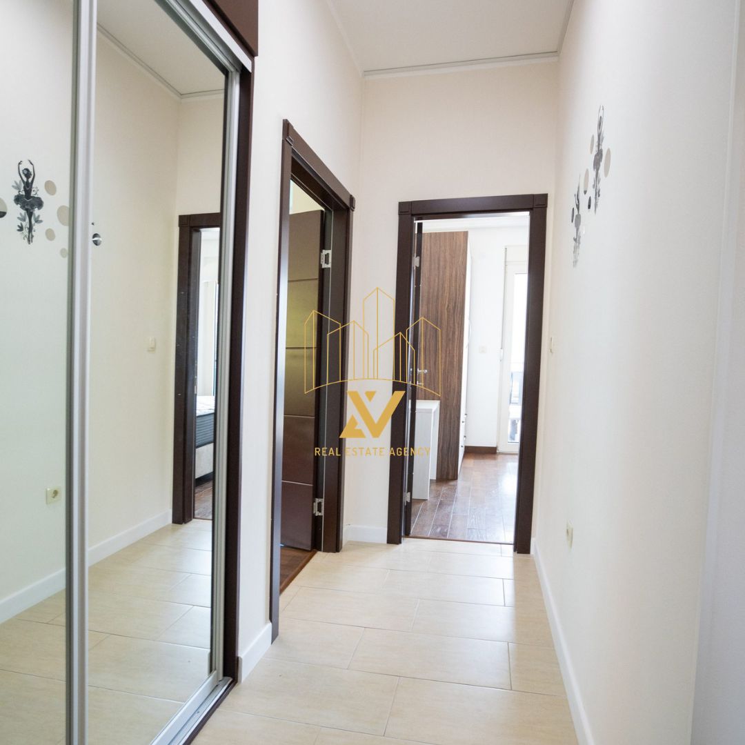 Dvosoban stan sa pogledom na more na prodaju – Bečići (89 m²)