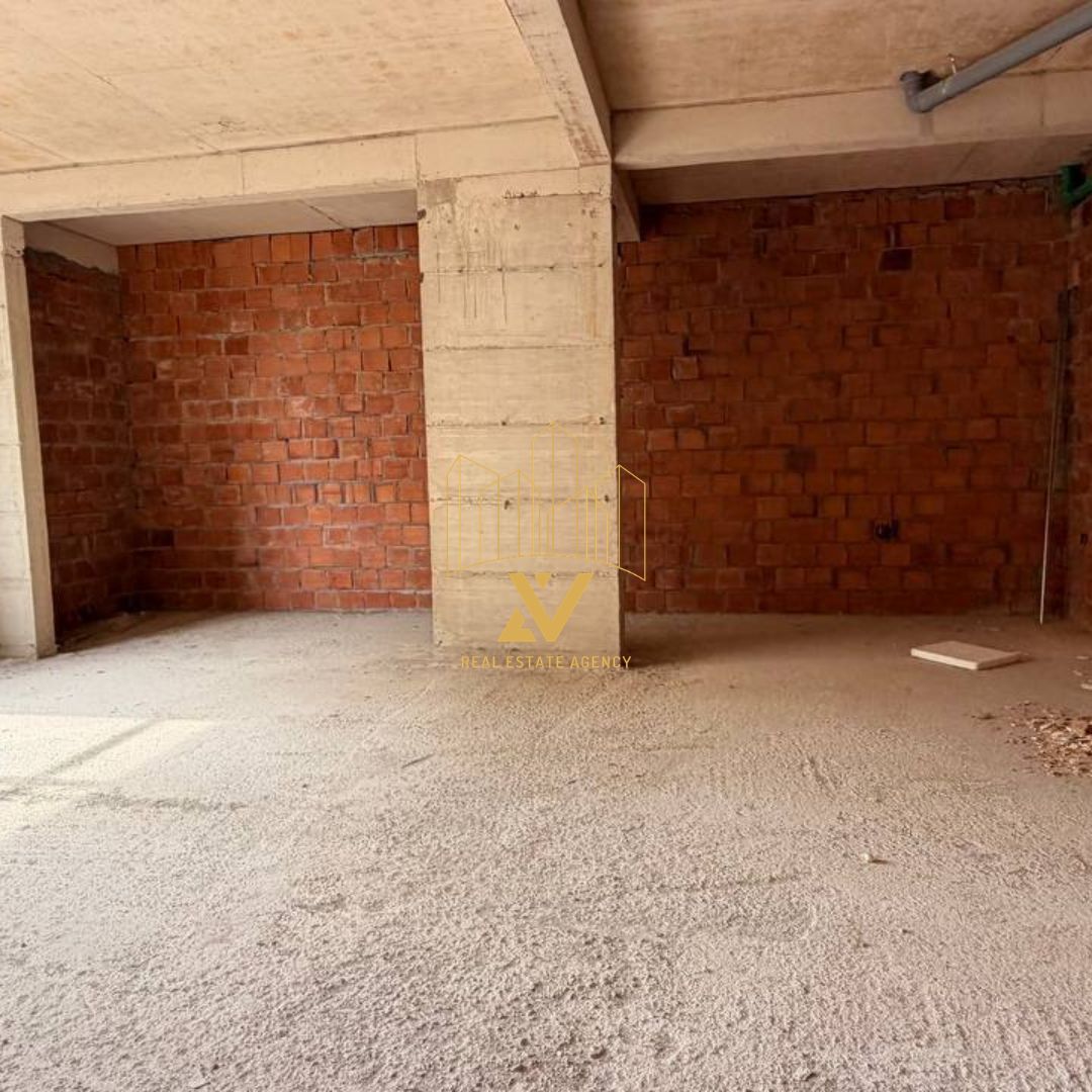 Poslovni prostor sa terasom na prodaju – Zabjelo, Podgorica (185 m²)